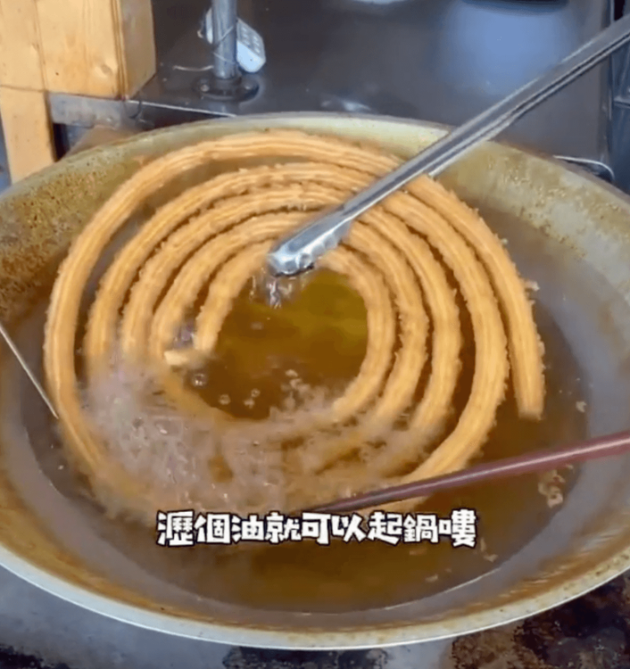現點現炸，製作過程很療癒。