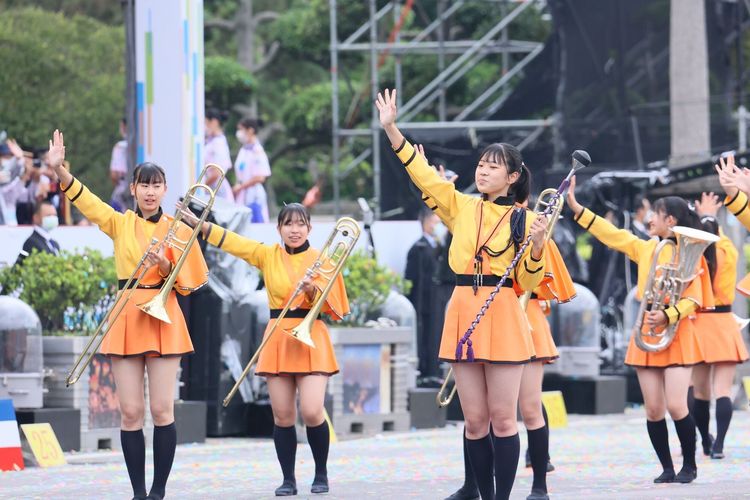 國慶「橘色惡魔」表演整齊劃一。鄭孟晃攝