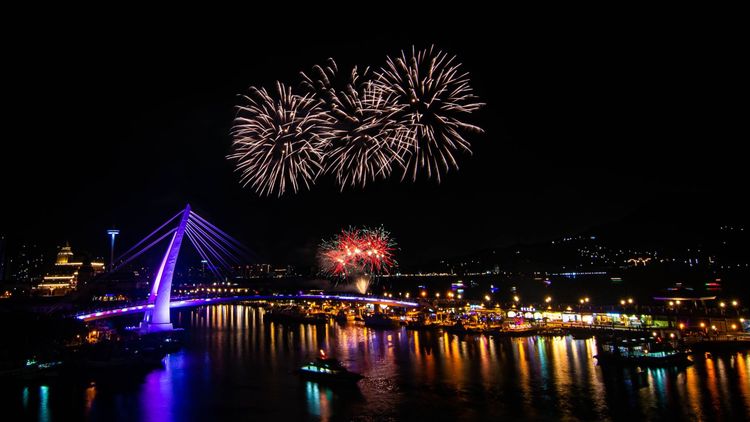 「2022年淡水漁人碼頭煙火秀」將於9/9、9/11、9/18及9/25共舉辦4場次。新北觀旅局提供