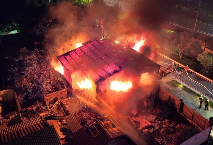 2022年6月15日，新竹市正義輪胎行一場大火奪走了8條人命。讀者提供