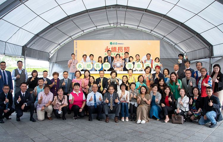 2022「永續長照 專車送達」捐贈記者會與會貴賓合影。永達保經提供