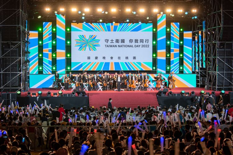 國慶晚會「2022守土衛國•你我同行」今天（9日）在桃園陽光劇場登場。桃園市政府提供