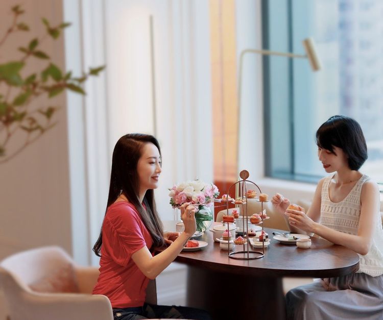 「粉紅能量主題下午茶」內含12款特製甜點、鹹點與英國百年茶品牌Whittard of Chelsea」