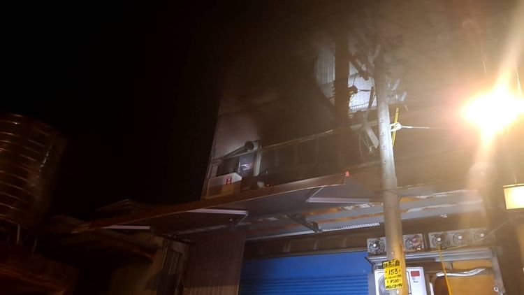 現場竄出濃煙。民眾提供