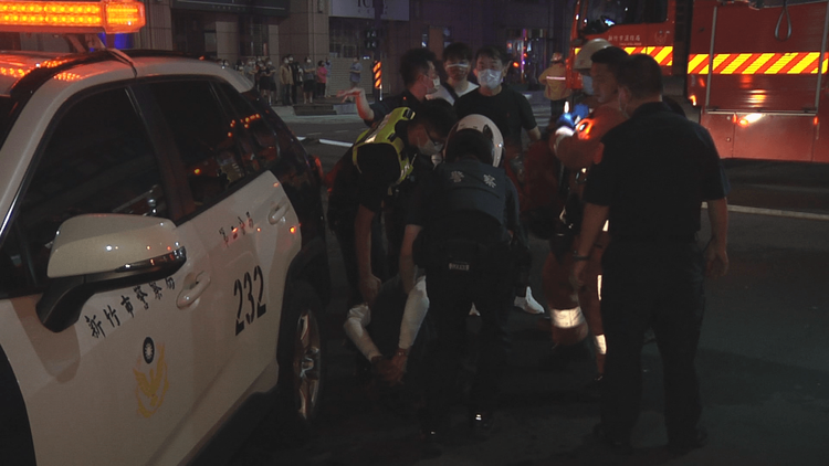 縱火的陳彥翔也因吸入火場有毒濃煙和熱氣造成氣管灼傷，全身也有20%燒燙傷，一度插管在加護病房治療。讀者提供