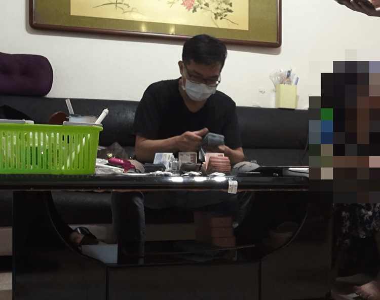 警方查扣江姓婦人販毒所得近20萬元。讀者提供