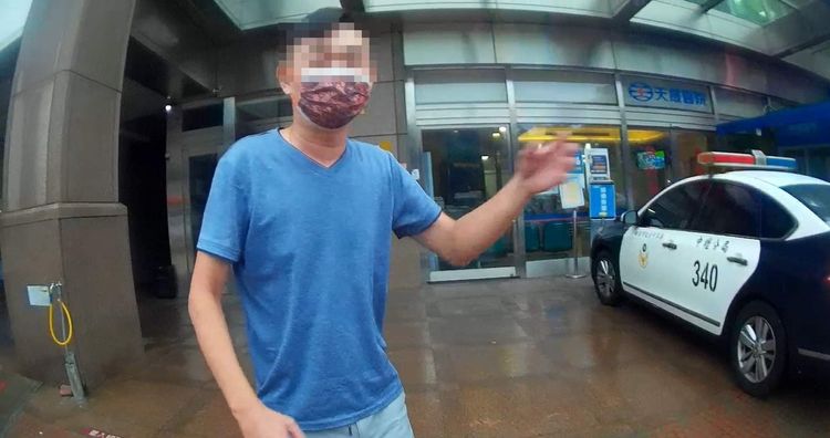 警方隨後立即開啟警鳴器一路擔任前導車，幫忙戒護就醫，讓原本至少20分鐘的車程，僅用8分鐘就將男童成功送至天晟醫院急救。警方提供.jpg JPG - 1762✕