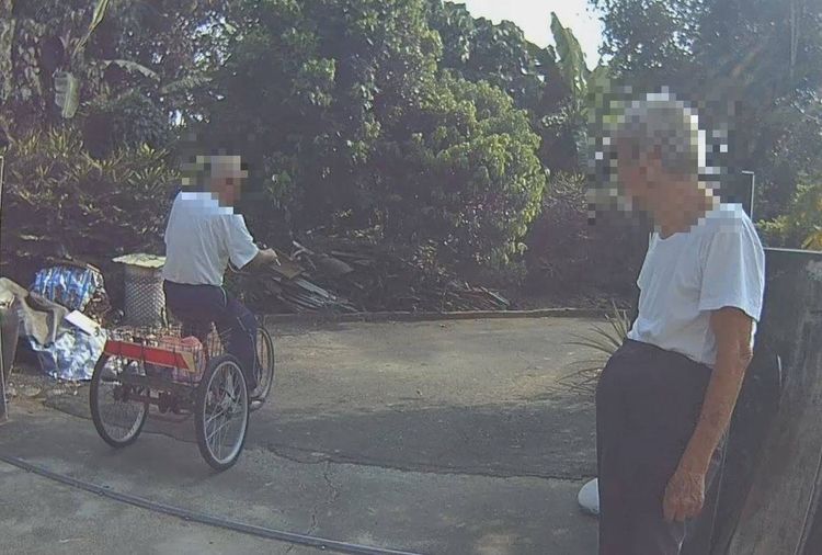 在警方護送下，老翁終於安全返家。警方提供