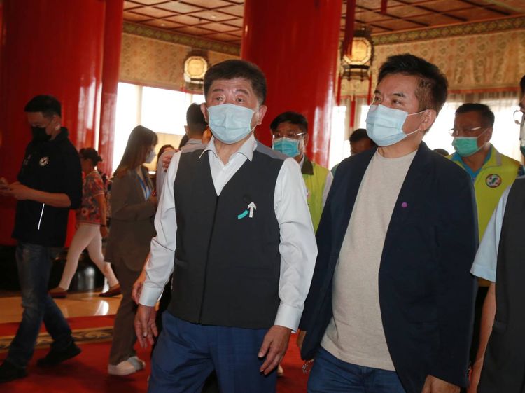 陳時中（中）否認今有與黃珊珊「隔空尬場」的意味。朱世閎攝