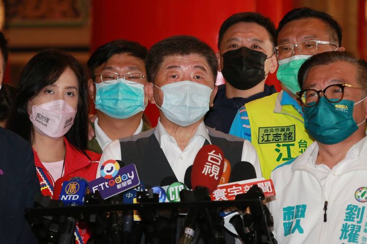 陳時中（中）直言，5歲要納入義務教育要和中央溝通。朱世閎攝