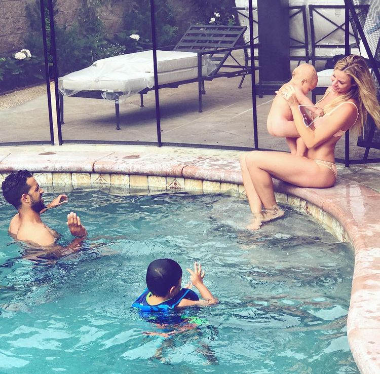 費爾茲一家四口很幸福。   翻攝aldenfieldsdesign IG