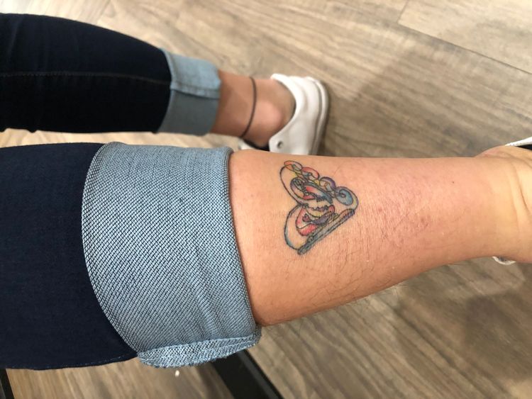 黃郁婷自己設計的新刺青。黎建忠攝