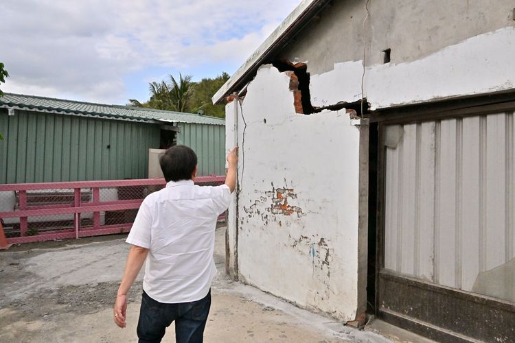 池上振興村民宅出現嚴重裂縫。劉櫂豪提供