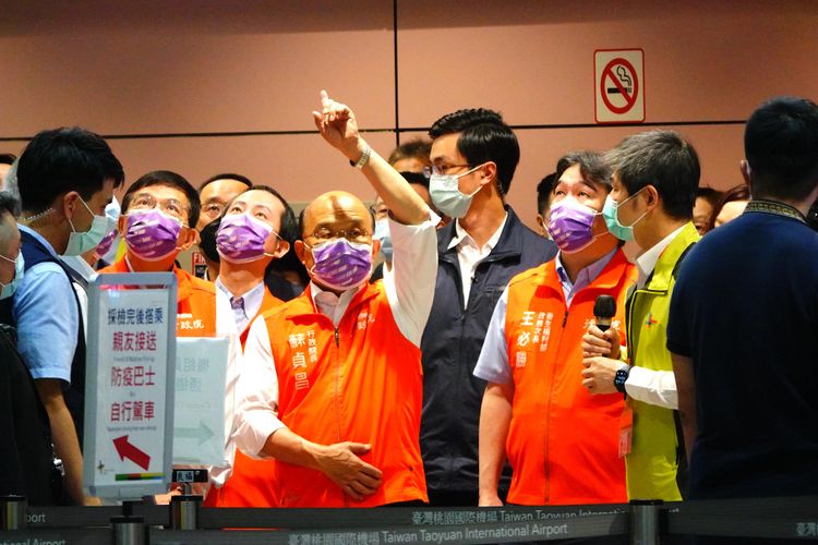 蘇貞昌視察機場防疫動線。施昂強攝