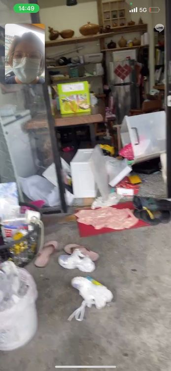 Hold住姊與媽媽視訊確認地震後的情況。翻攝LINLIN臉書