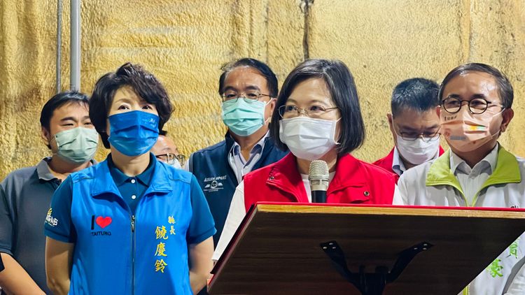 總統蔡英文聽取簡報後布達政令。古和純攝