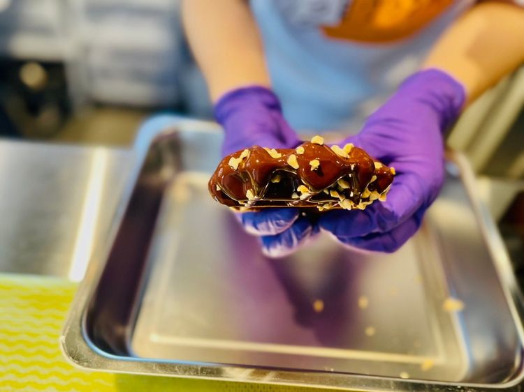 「極濃殿堂級」瓦芙，採用頂級法國法芙娜巧克力製作而成。業者提供