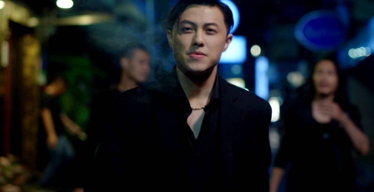 王子在《山中森林》化身帥氣黑幫小生。禾力文創提供