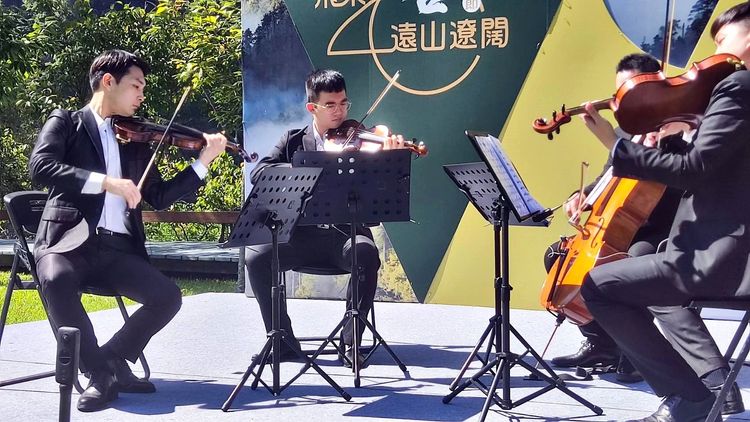 台北愛樂交響樂團峽谷演奏出與自然融為一體的美妙樂音。王文傑攝