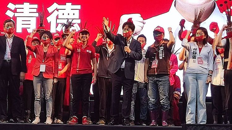 賴清德為谷辣斯站台助講，盛讚她是第1名立委、最好的縣長。王文傑攝