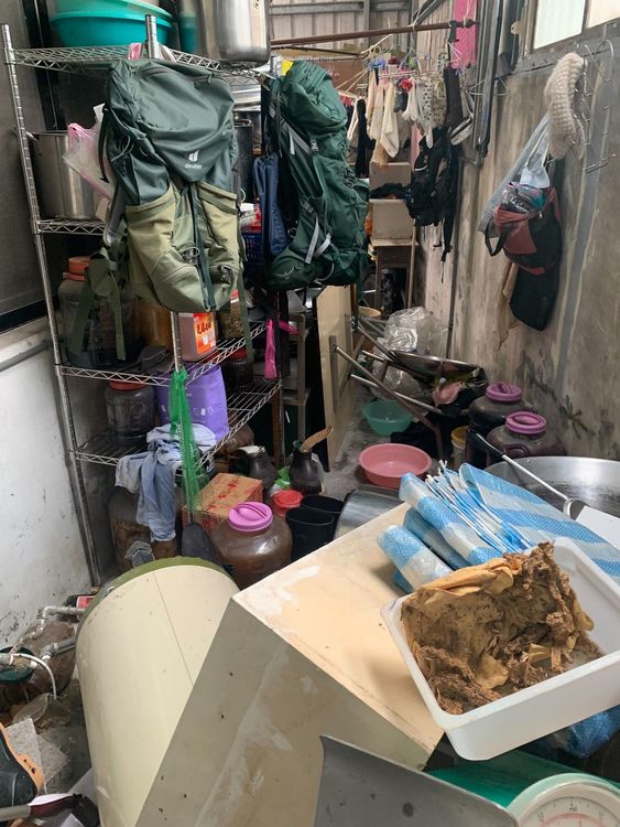 Hold住姊的玉里娘家被強震弄得一團亂。翻攝LINLIN臉書