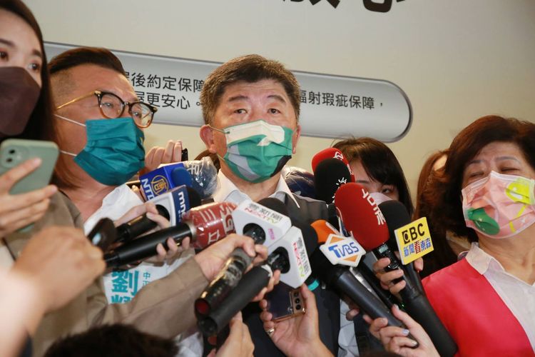 《TVBS》記者重複提問且連問數題，陳時中直言「你好像問得太多了」。朱世閎攝