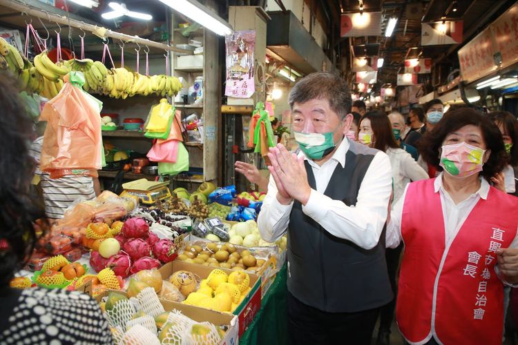 陳時中今天到萬華直興市場拜票。朱世閎攝