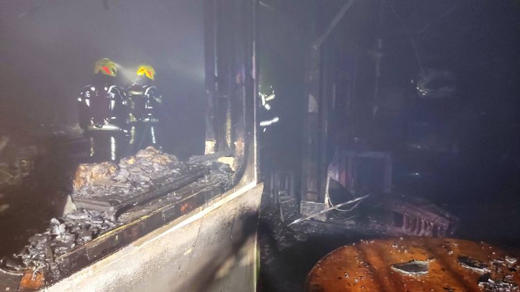 花蓮60年老店「佳興冰菓店」被燒得面目全非。王文傑攝