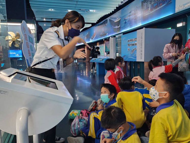 海科館在台灣女孩日推「小庭船長的船舶教室」。海科館提供