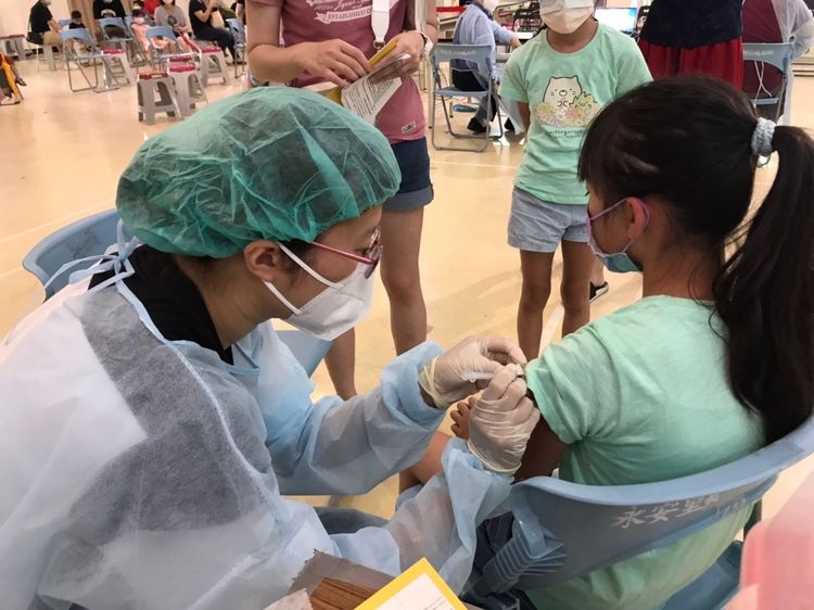 桃園市學童疫苗施打。桃園市衛生局提供