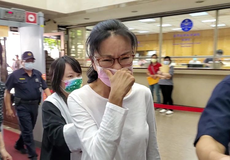 張淑娟一路激動痛哭。呂志明攝