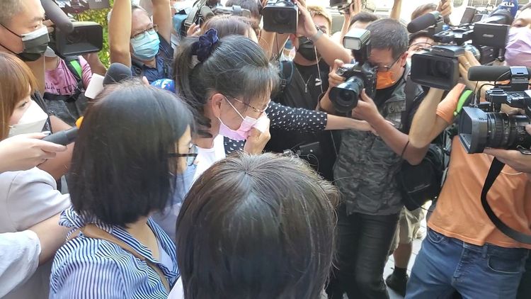 張淑娟聽到周玉蔻又返回現場高聲向她道歉，原本平復的心情又再度落淚。呂志明攝