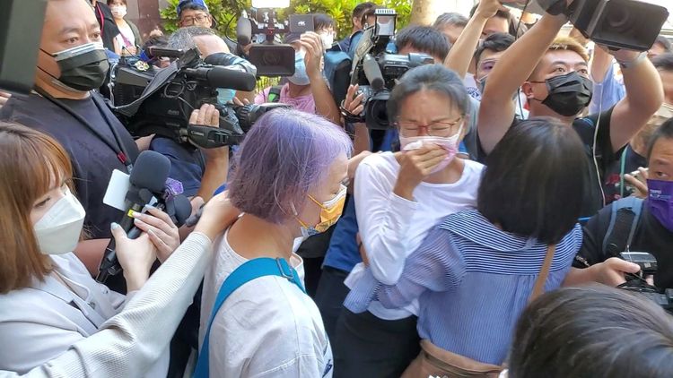 親友馬上護住張淑娟。呂志明攝