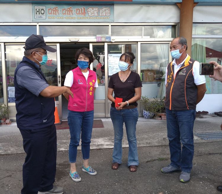 台東縣府前往震災區慰問。台東縣府提供