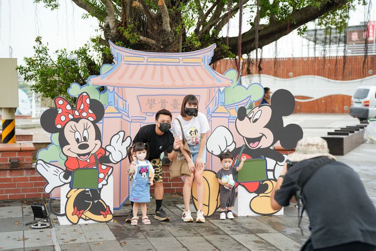 現場還有各式主題拍照裝置，供遊客合影留念。田欣雲攝