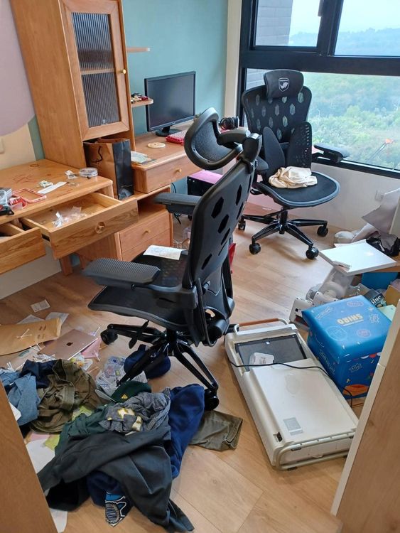 台南Josh當初是逃難式的方式離開。翻攝自巴毛律師臉書