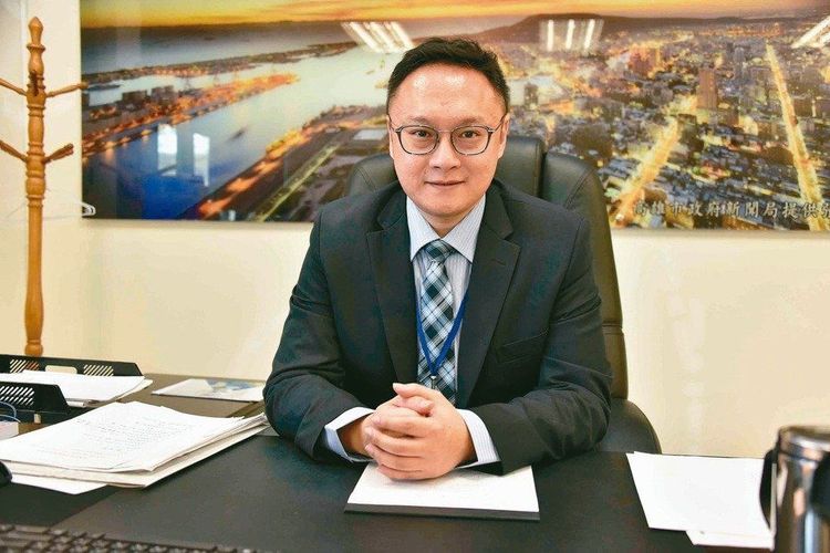 台中市新聞局長鄭照新，批賴清德失言，對於全天下的媽媽實在有欠莊重與敬意。翻攝鄭照新臉書