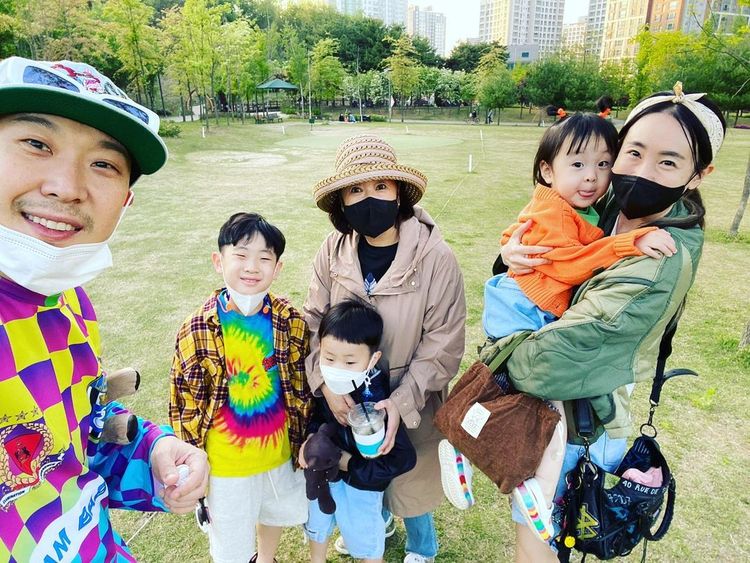 哈哈（左）和老婆星（右）育有2男1女。翻攝哈哈IG