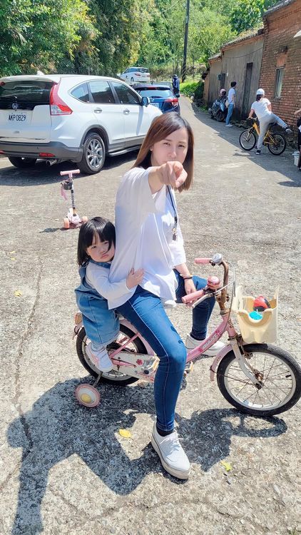 潔哥當媽後，臉書上盡是她和愛女Fafa 的生活日常，可愛的Fafa也有不少粉絲。引自潔哥臉書