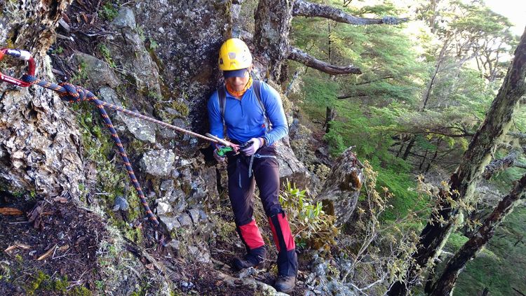 陳伯均失聯現場地勢險惡。民眾提供