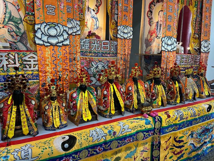 南鯤鯓代天府專程護送神尊到法會會場。警方提供