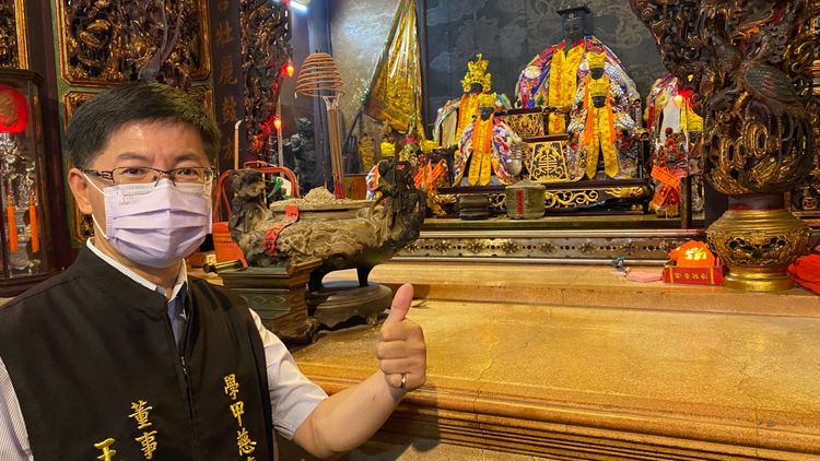 廟方每年舉辦「白礁亭祭典」謁祖，每四年刈香繞境。王志弘攝