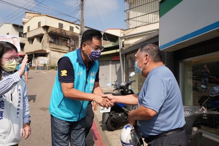 國民黨新竹市長候選人林耕仁今天（29日）來到柴橋里拜票。林耕仁競辦提供