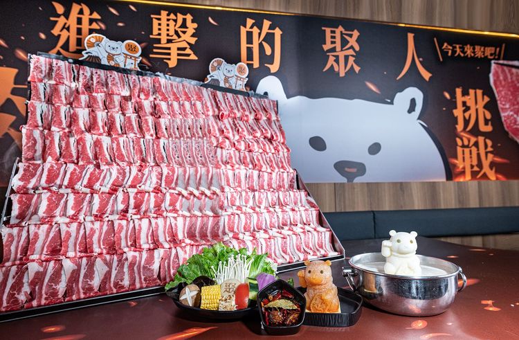 即日起~9/15事先電話預約訂位，不限人數身高合計達3000公分，並依規定打卡，即可免費享用3000公分的雪花牛肉片。業者提供