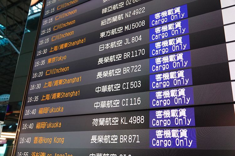 航空公司力拼生存，將客機改裝成貨機，來因應旅客驟減。施昂強攝