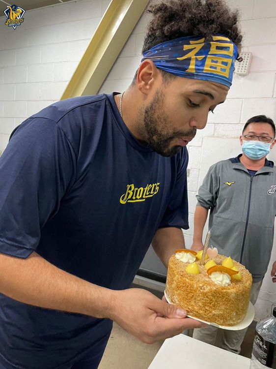 中信今天為洋將福來喜慶生。  中信兄弟提供