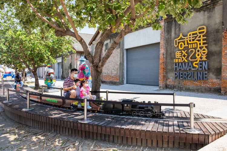 「2022高雄好玩卡x 打狗逛逛」套票可搭乘駁二線小火車。觀光局提供