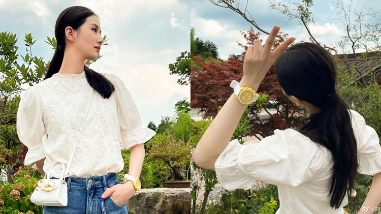 女星劉詩詩曾搭戴Swatch攜手歐米茄的Bioceramic MoonSwatc系列Mission to the Sun腕錶，鮮黃色面盤與錶耳，顛覆金錶印象。