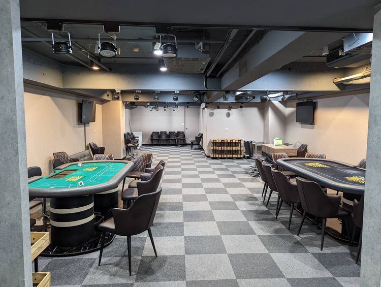 卡拉ＯＫ店2樓暗藏職業賭場。翻攝畫面