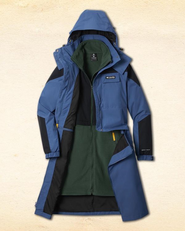 女款Ballistic Ridge防水兩件式外套，1萬800元。品牌提供